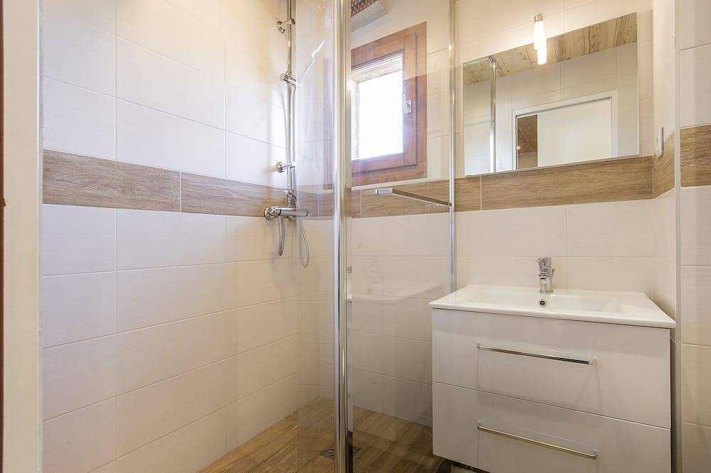 Appartement entier, Charmant  et Refait à Neuf avec Balcon ! #Ca10 in Demi-Quartier, Pays du Mont-Blanc