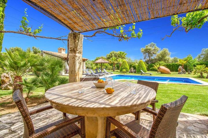 Villa 'Roig' with Private Pool, Wi-Fi and Air Conditioning in Pollença, North Majorca