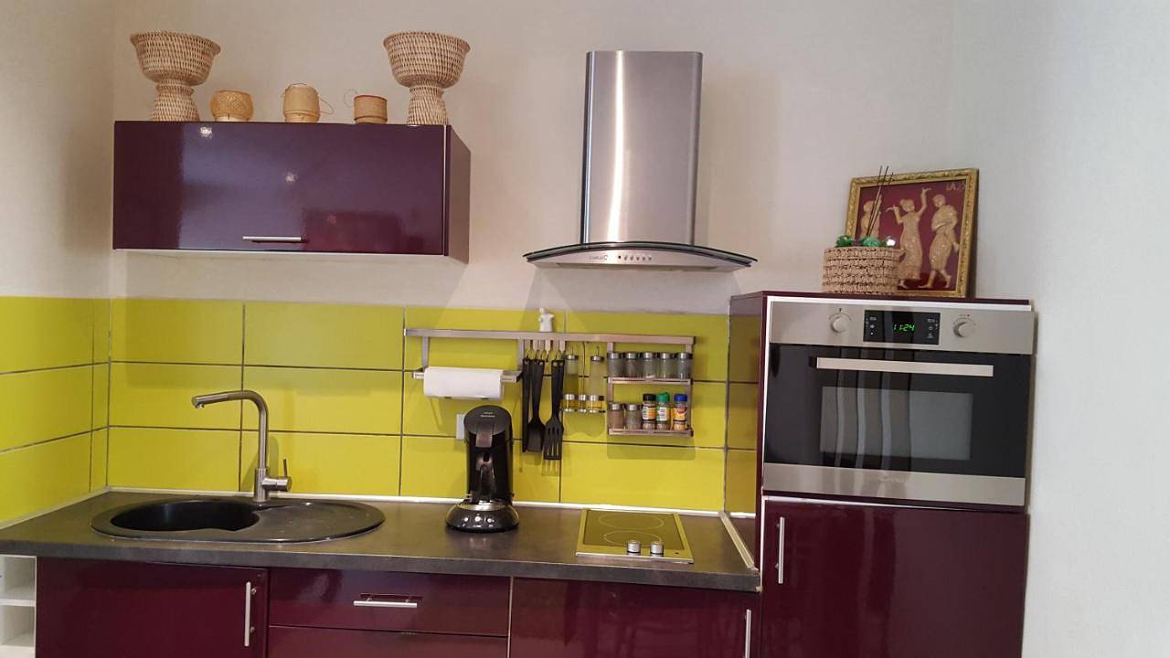 Appartement entier, One-Bedroom Apartment in Aubais, Côte méditerranéenne (France)