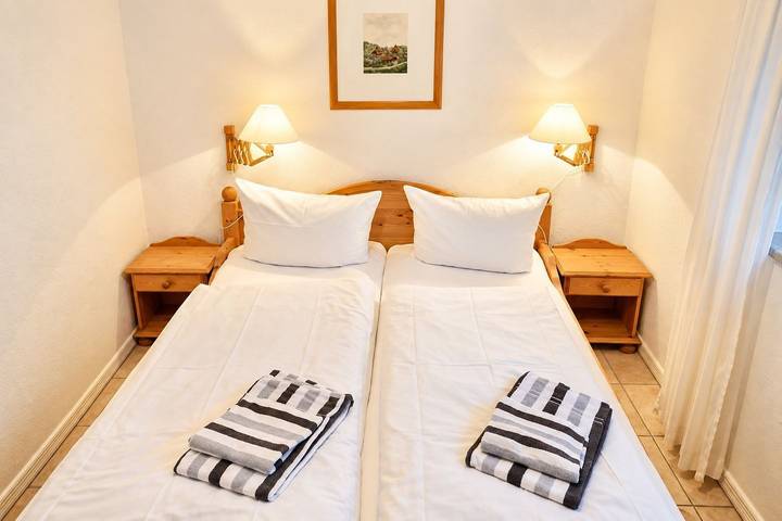 Ganze Wohnung, Ferienwohnung Strandnelke, im Reetdachhaus in Westerland mit Terrasse, Wlan in Tinnum, Sylt (Gemeinde)