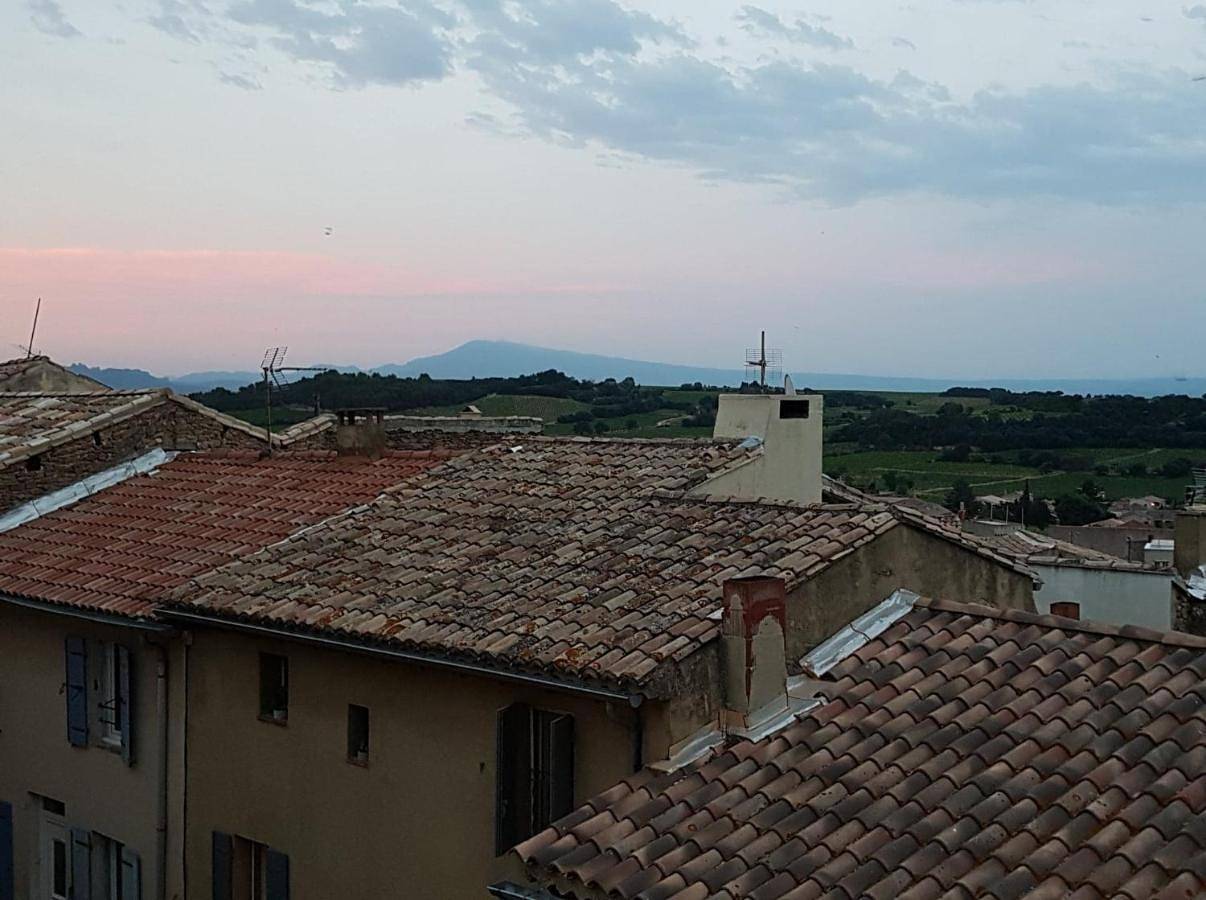Les volets rouges - Glace du Pape in Châteauneuf-du-Pape, Vaucluse
