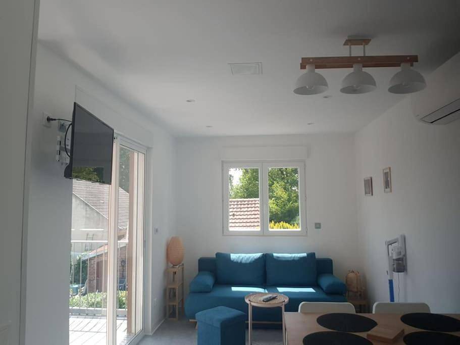 Appartement entier, One-Bedroom Apartment in Coupvray, Seine-et-Marne