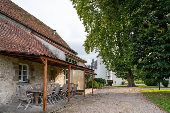 Location de vacances pour 13 personnes, avec terrasse et jacuzzi ainsi que bassin pour enfant et piscine à Souvigny - 3