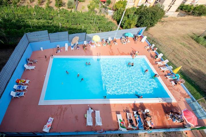 Location de vacances pour 2 personnes, avec Balcon ainsi que Terrasse et Piscine à Cupra Marittima - 3
