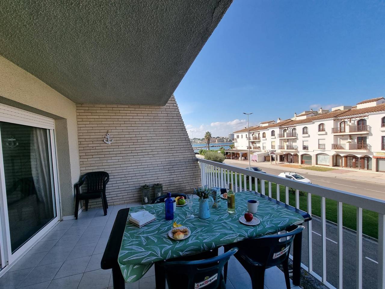 Ganze Wohnung, Helle 2-Zimmer-Wohnung nahe dem Strand von Riells in l'Escala, Oberampurien