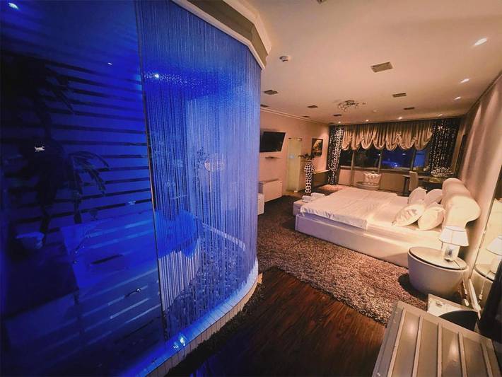 Hotel dla 5 osób, z sauna i basen oraz taras i widok w Tirana