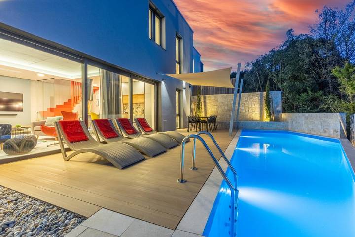 Vakantiehuis voor 8 personen, met terras en zwembad in Crikvenica