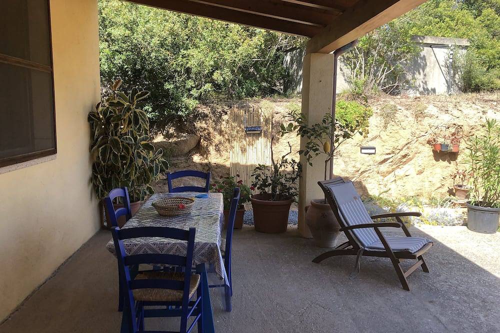 House in the countryside near the sea. Quiet ideal for children. in Teulada, Cagliari Province