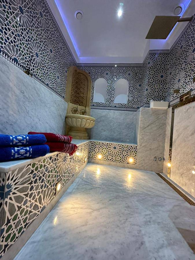 Gîte pour 12 personnes, avec balcon ainsi que sauna et jacuzzi dans El Malaliyine - 4