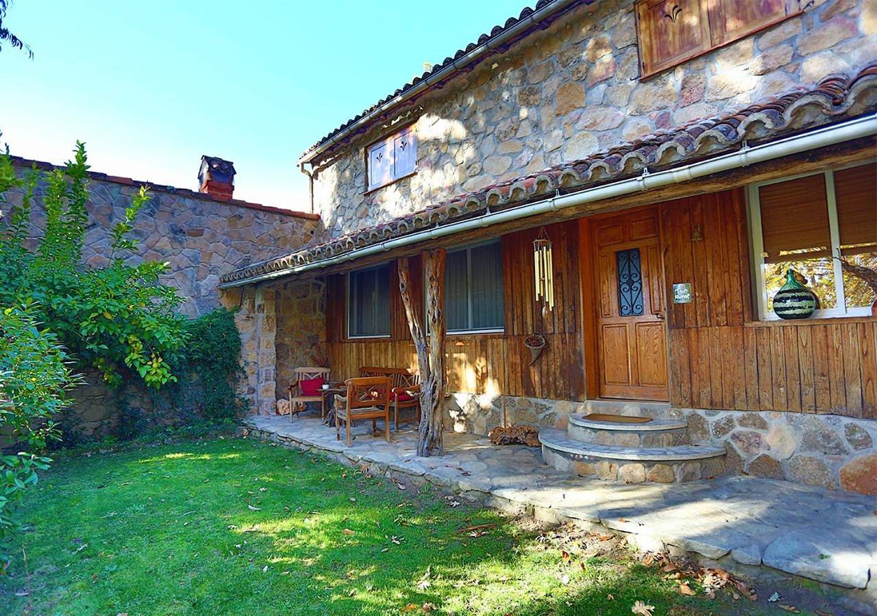 Quadruple Room with Garden View in Casavieja, Valle del Tiétar