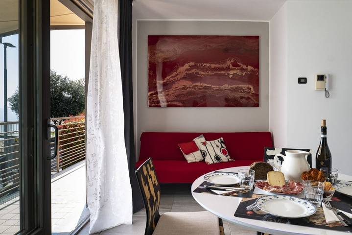 Apartamento entero, Apartamento de vacaciones para 2 personas con vistas al lago in Municipio de Parzanica, Lago Iseo