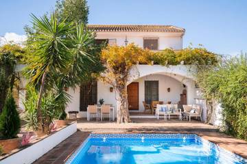 Chalet para 12 personas, con jardín además de piscina y jacuzzi en Valle de Lecrín