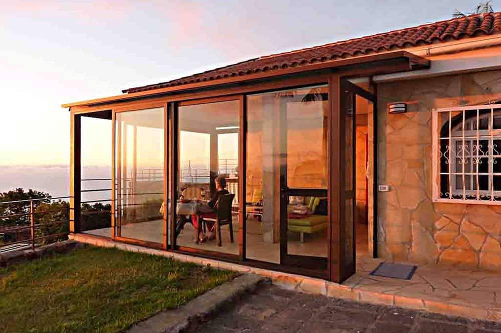 Finca de ensueño sobre Puerto de la Cruz con su propia piscina y vistas impresionantes in Pino Alto, La Orotava