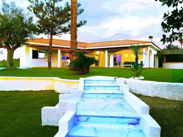 Location de vacances pour 14 personnes, avec jacuzzi ainsi que piscine et jardin à Chiva - 2