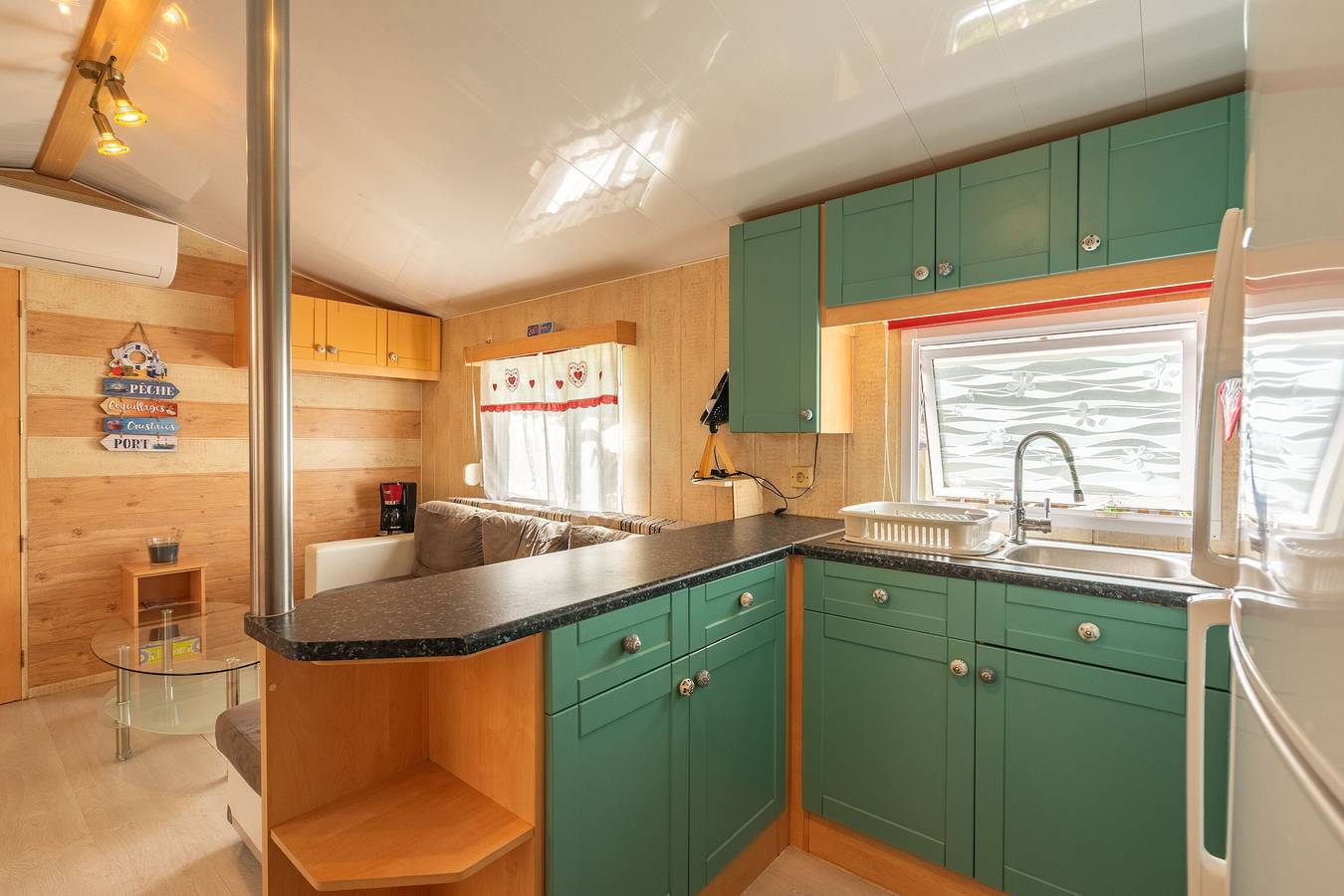 Mobil Home 'Mobil Home 6p Proche De La Mer' avec terrasse privée  in Semussac, Région de Saintes