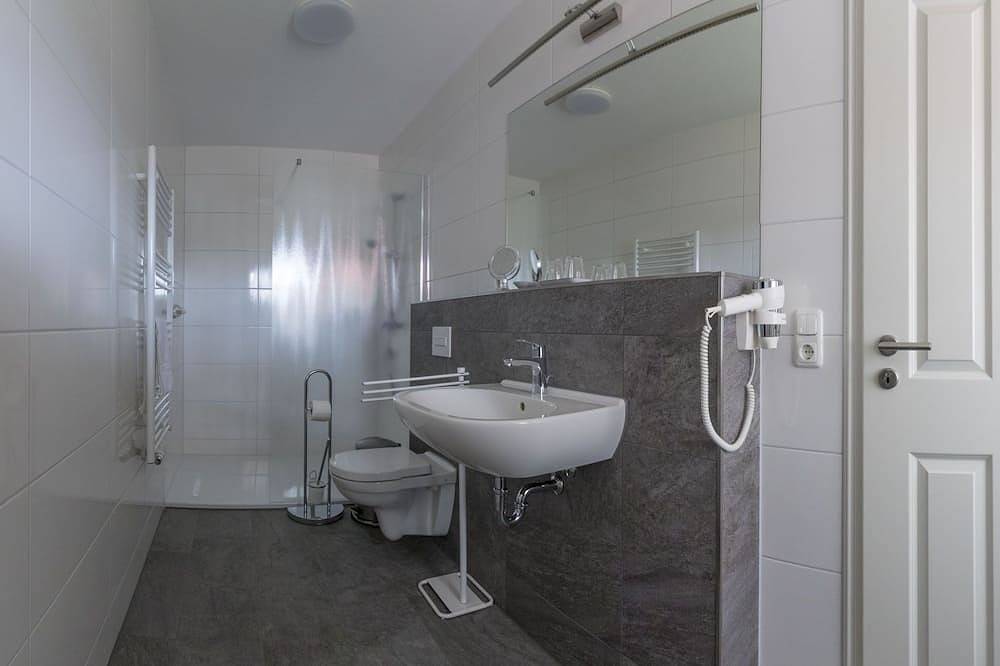 Bungalow für Sie allein, mit großer Terrasse in ruhiger Lage, Wlan. in Zingst, Fischland - Darß - Zingst