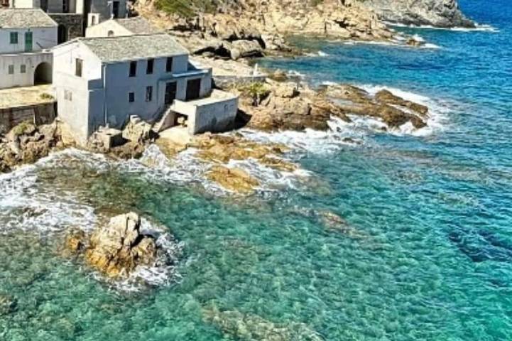 Gîte pour 6 personnes, avec terrasse dans Plage de Tollare