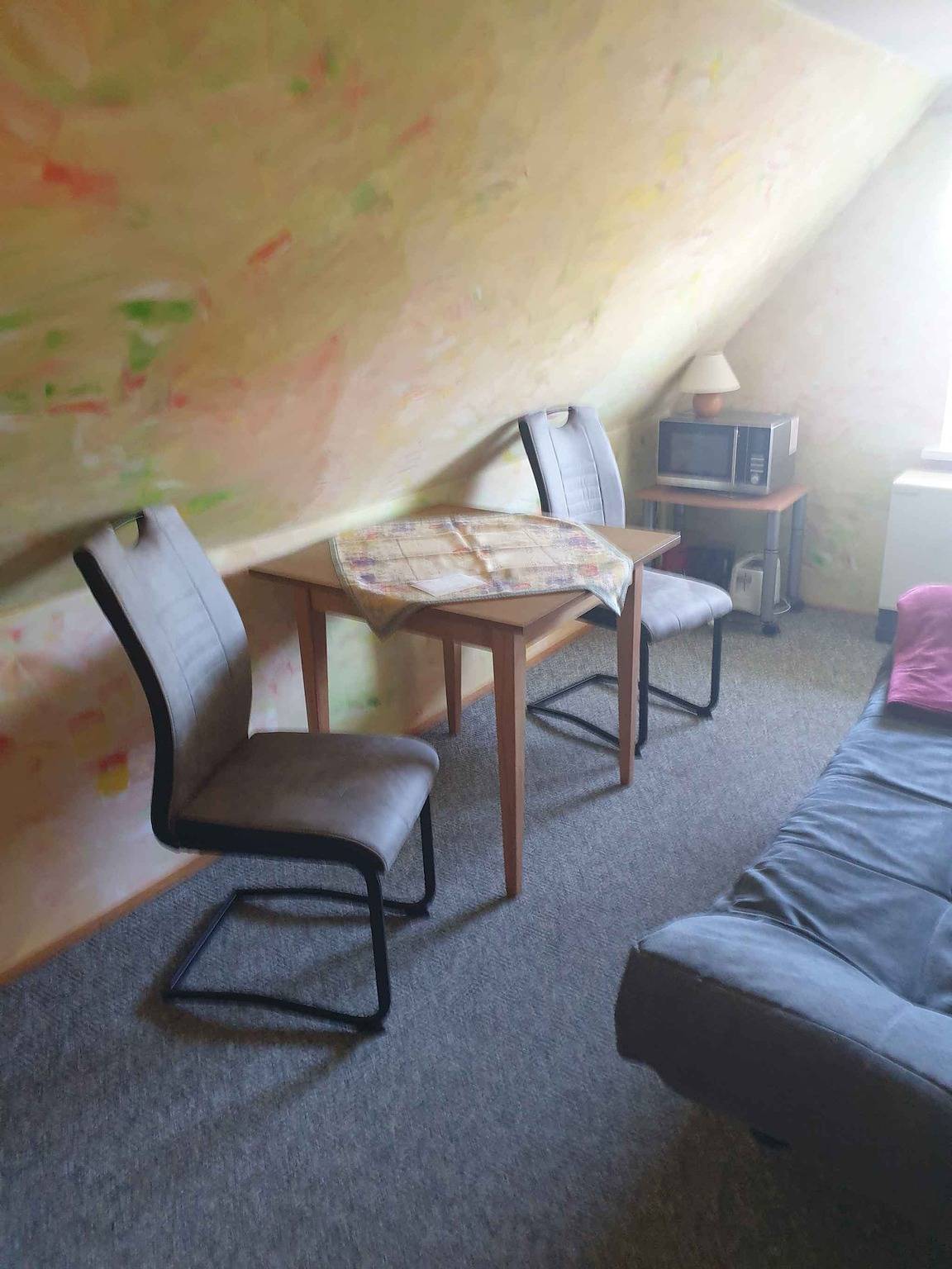 Geheel vakantieappartement, Vakantieappartement onder een rieten dak, slechts 100 m van het Oostzeestrand verwijderd in Neuendorf Hiddensee Island, Hiddensee