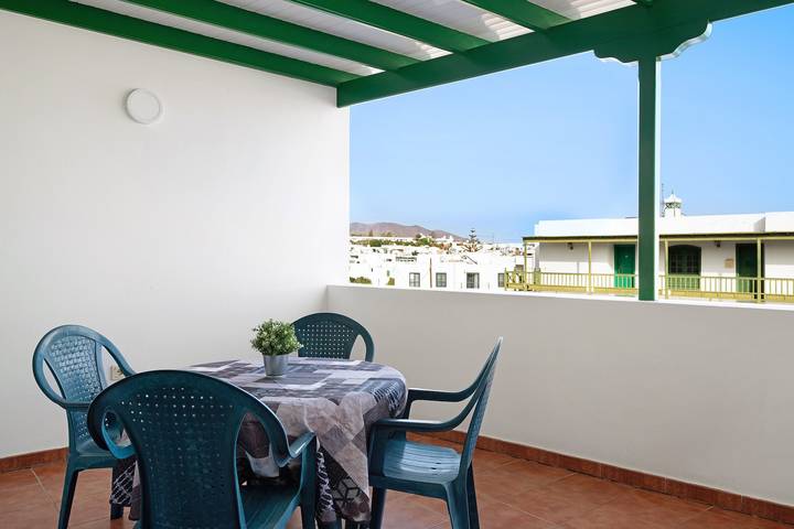 Entire apartment, Apartment La Bonanza with Sea View, Terrace & Wi-Fi in Playa Blanca, Yaiza