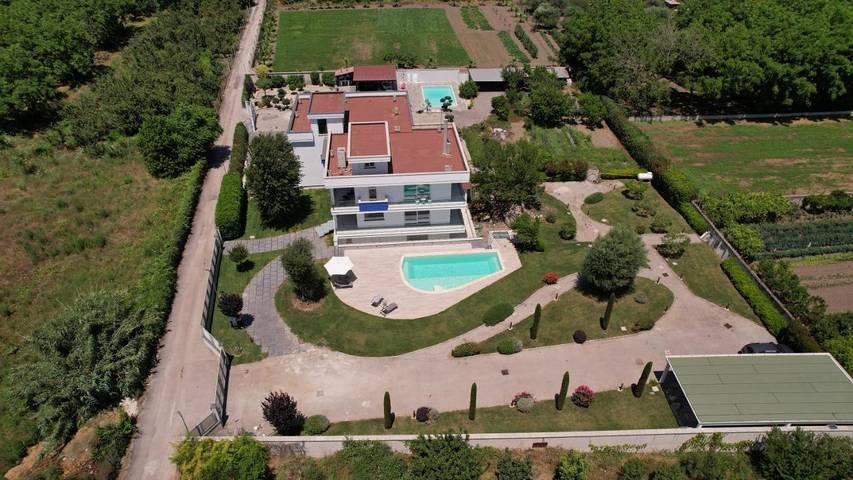 B&b per 3 persone, con Balcone e Terrazza nonché Idromassaggio e Giardino a Saviano
