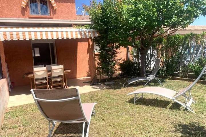 Gîte pour 6 personnes, avec piscine et jardin