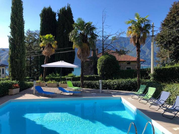 Appartement de vacances pour 4 personnes, avec vue sur le lac et jardin ainsi que piscine et vue