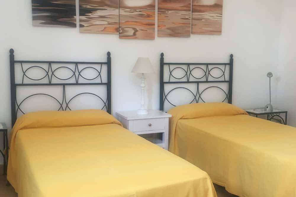 House with pool and garden ideal for families in Sant Jordi de ses Salines, Sant Josep de sa Talaia