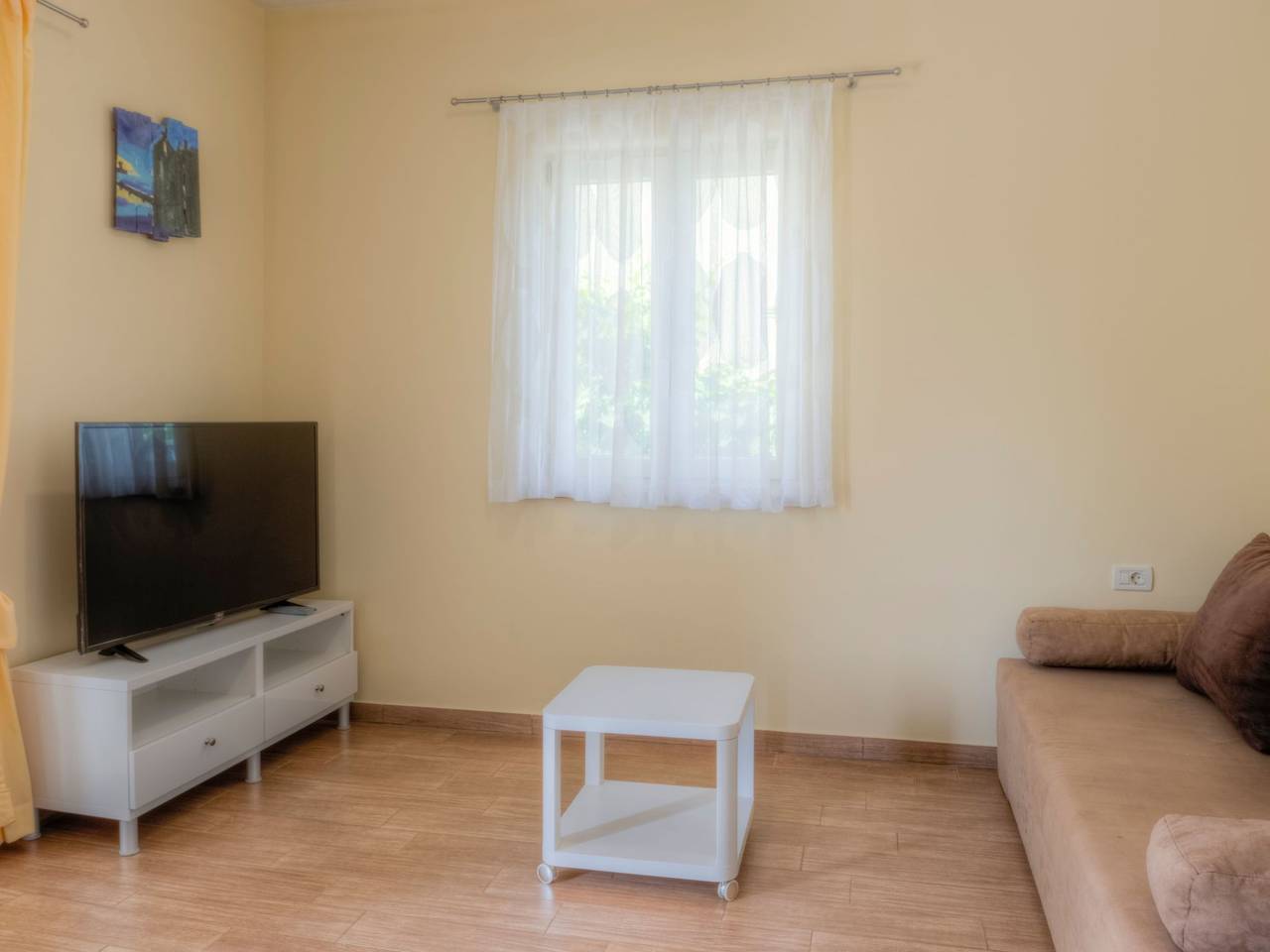 Ganze Wohnung, Moderne Ferienwohnung mit Balkon direkt am Strand in Lovrecica, Umag und Umgebung