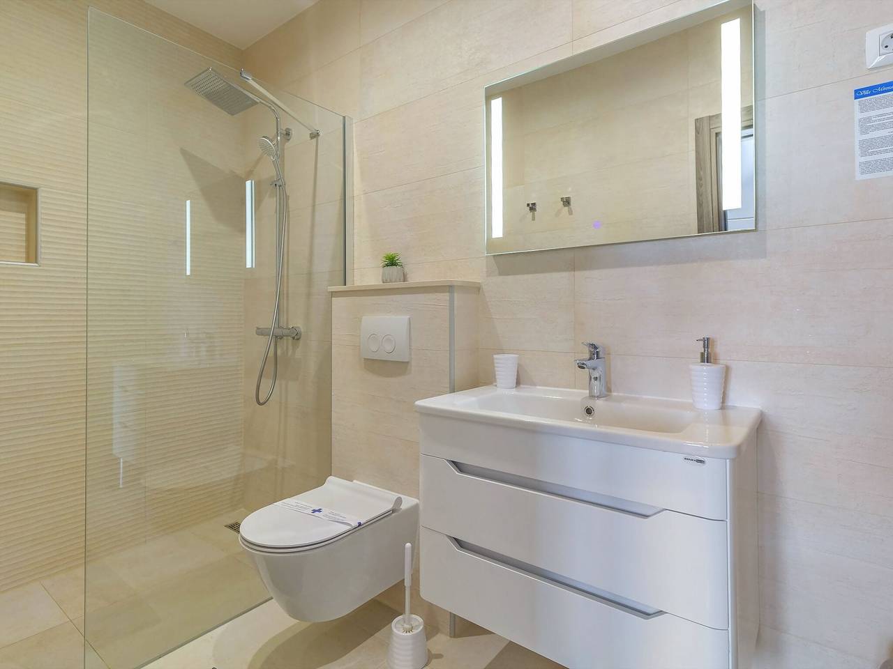 Ganze Wohnung, Villa Mirosa-Superior triple Room with Balcony and Sea View ( 8 ) in Mljet