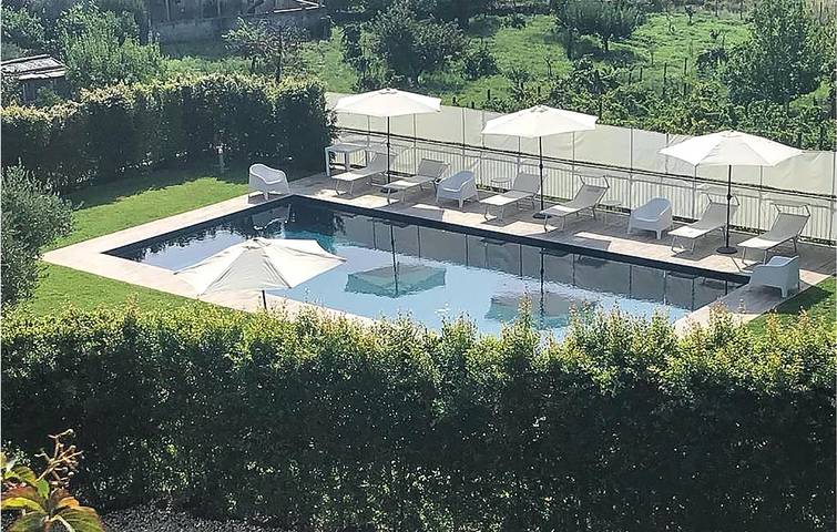 Apartamento con vistas al mar, aire acondicionado, piscina y terraza in Viagrande, Etna