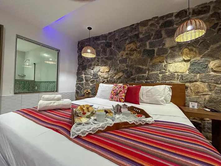 Hotel para 6 personas, con piscina además de vistas y jardín - 1