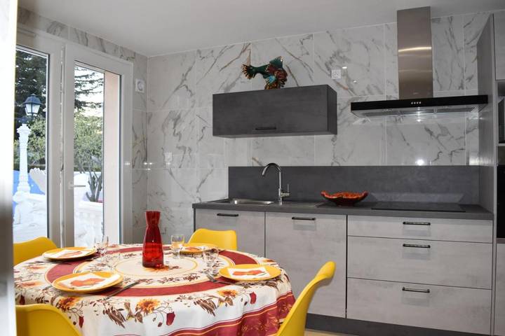 Location de vacances pour 5 personnes, avec jardin dans Pierre-Châtel - 4