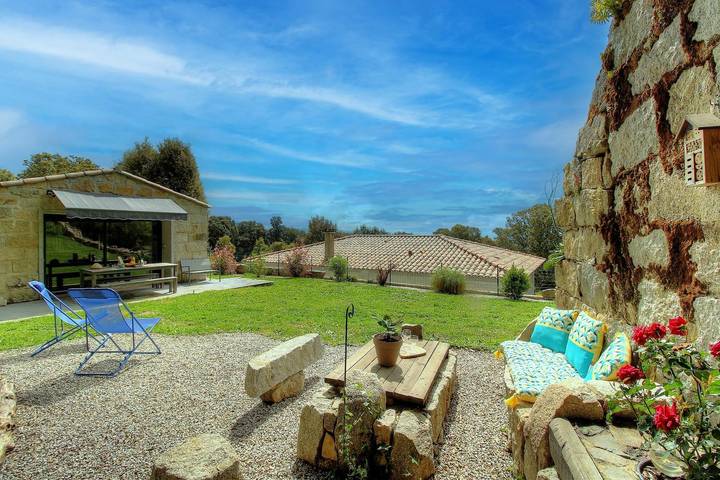 Gîte pour 2 personnes, avec Terrasse ainsi que Jardin et Vue
