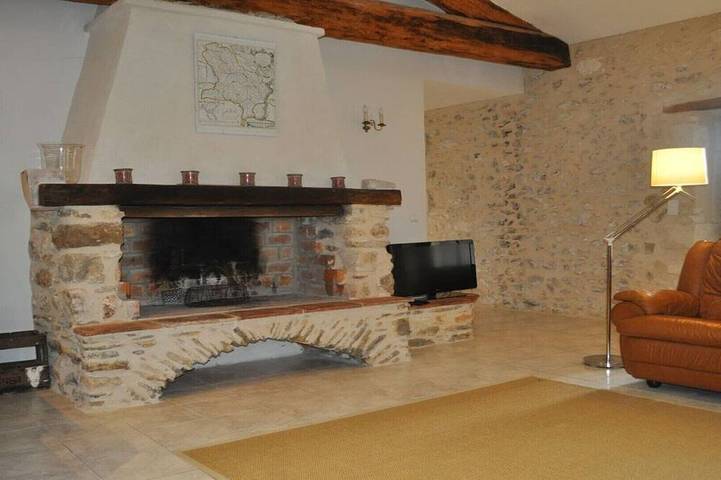 Gîte pour 7 personnes, avec jardin et piscine à Sainte-Anastasie