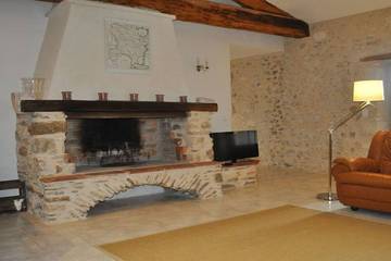 Gîte pour 7 personnes, avec piscine et jardin à Sainte-Anastasie