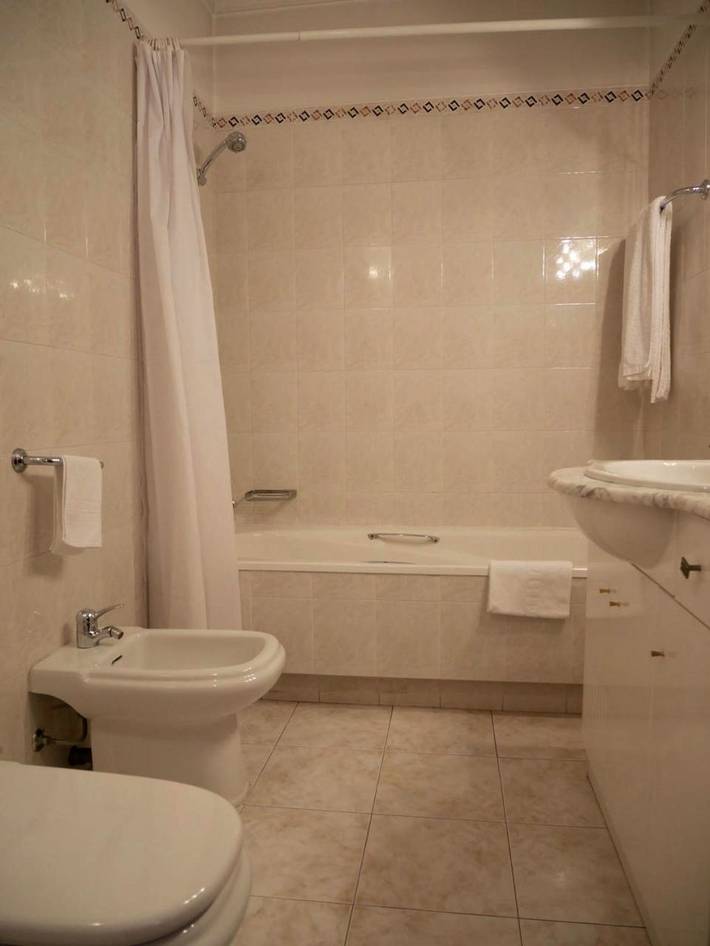 Hôtel pour 3 personnes, avec terrasse et jardin, adapté aux familles dans Mogadouro - 2