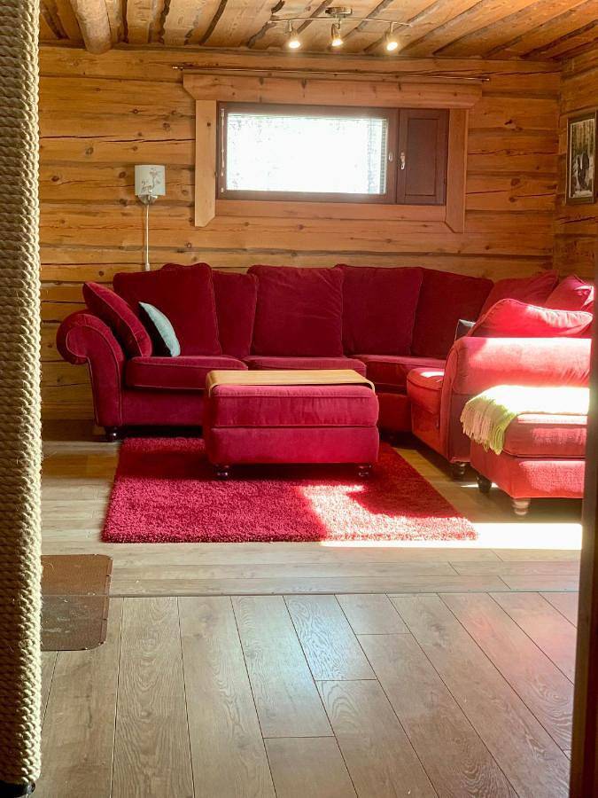 Authentic Log Cottage with Hot Tub in Portimojärvi, Lappland