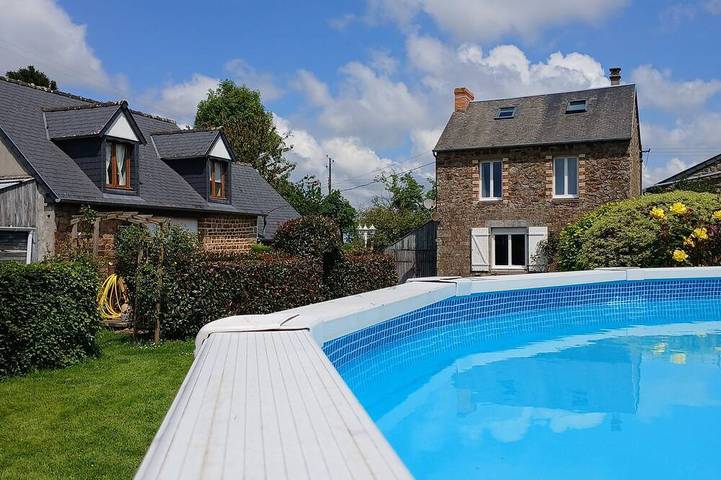 Gîte pour 10 personnes, avec jardin et piscine à Isigny-le-Buat