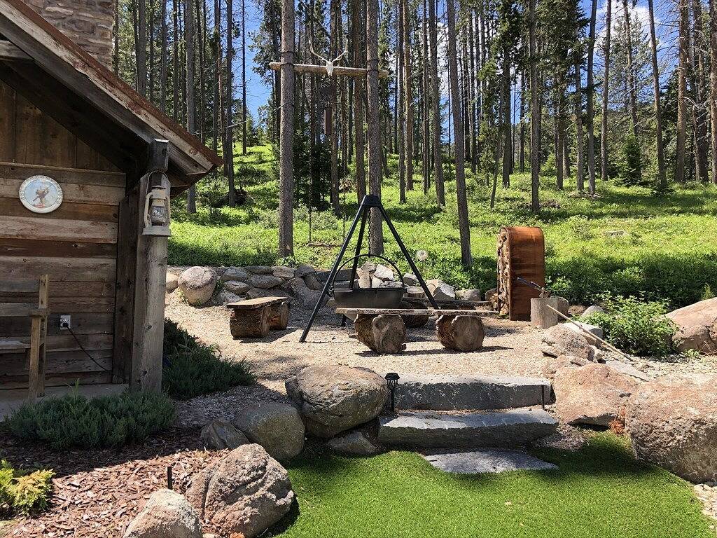 Luxury Summer Getaway-Abgeschieden, in der Nähe des Sees, schöne Aussicht in Anaconda-Deer Lodge County, Deer Lodge County