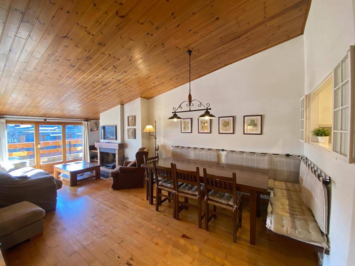 Apartamento entero, Ático en Llivia espacioso y acogedor in Llivia, Parque Natural Regional de los Pirineos Catalanes