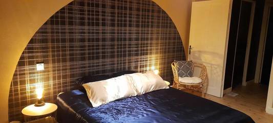 Chambre d’hôte pour 3 personnes, avec jardin et vue dans Chambon-le-Château