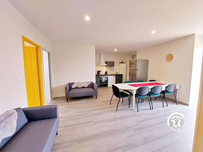 Location de vacances pour 12 personnes, avec jardin à Saint-Aubin-du-Désert