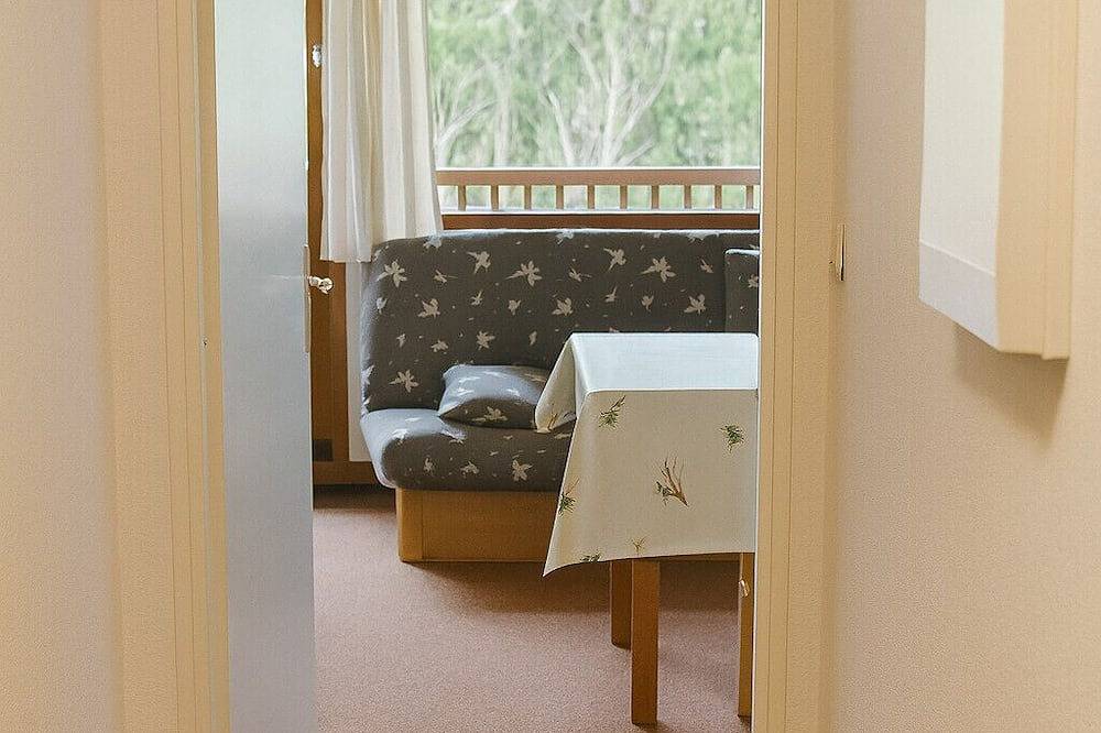 Entire apartment, Duplex lumineux et spacieux en plein centre bourg in Saint-Pierre-de-Chartreuse, Isère