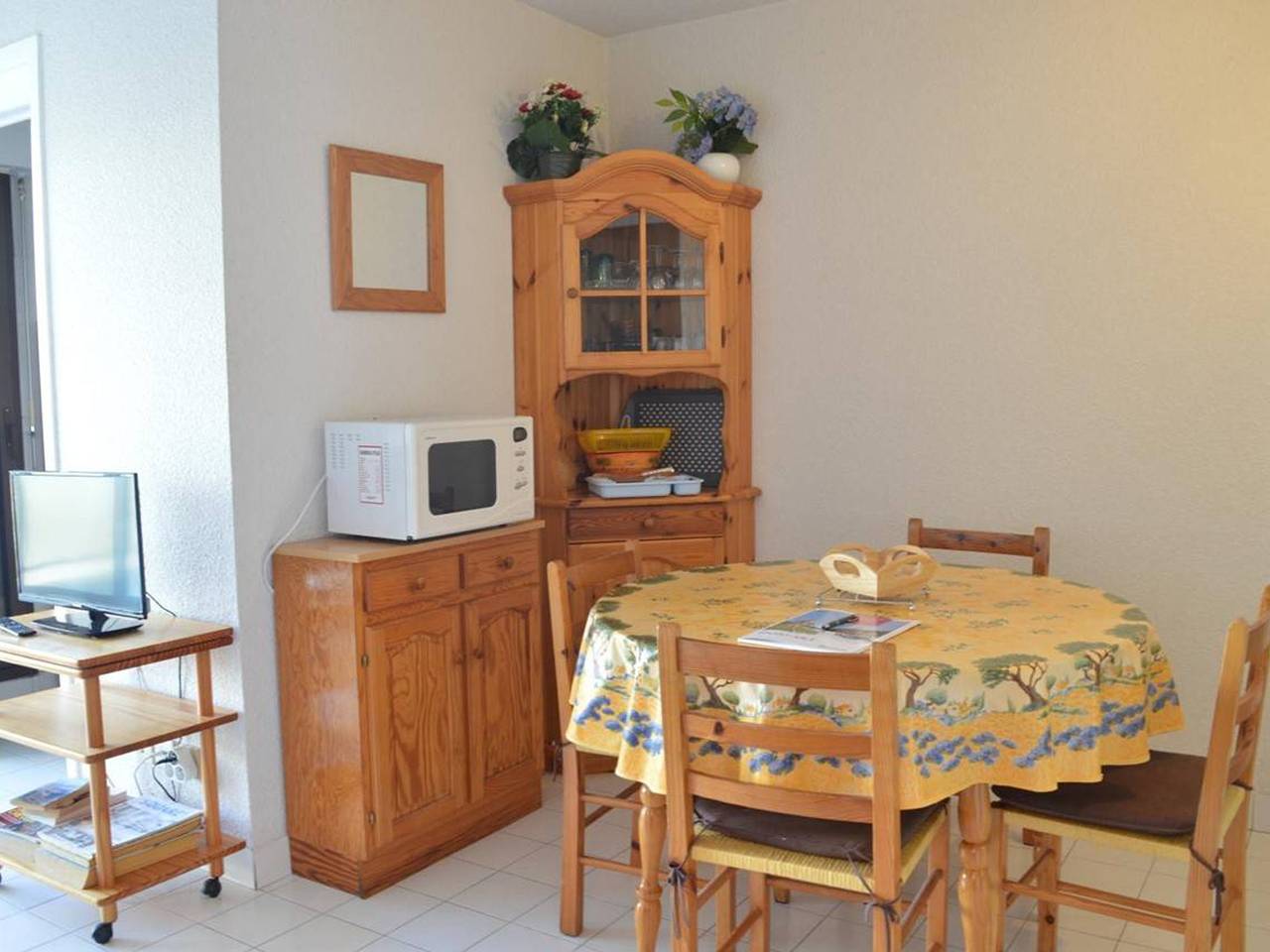 Appartement entier, Studio cabine bord de mer, 4 pers, terrasse, rés. calme in Fréjus Plage, Fréjus