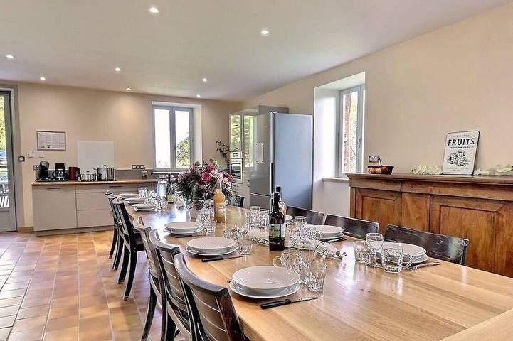 Location de vacances pour 12 personnes, avec Balcon et Jacuzzi à Satillieu