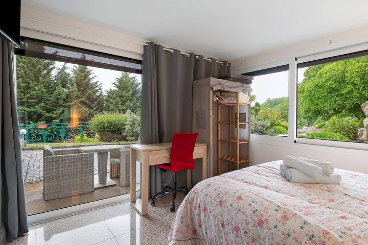 Guest Room “La Chambre Iris” with Shared Pool, Garden, and Wi-Fi in Saint-Victor (Ardèche), Tournon-sur-Rhône region
