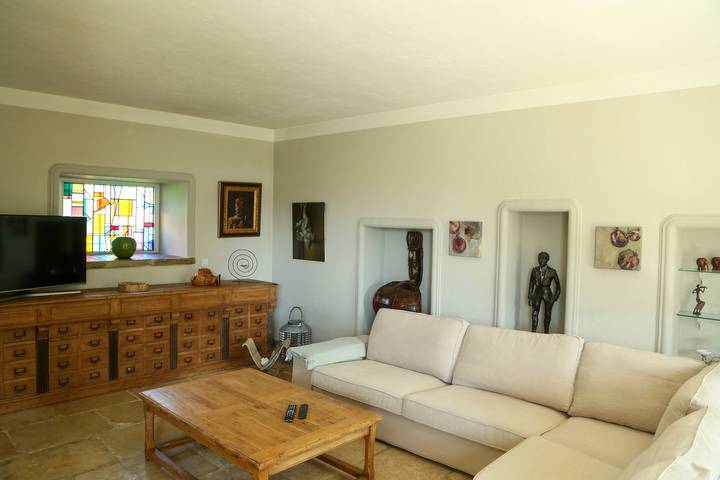 Charming Mas with Heated Pool in the Heart of the Alpilles in Noves, Arles region