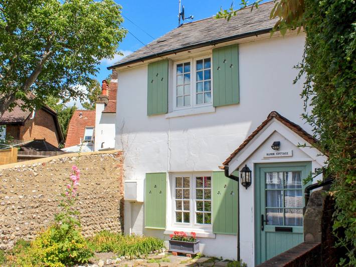 Log cabin for 2 people, with garden, with pets in South Downs