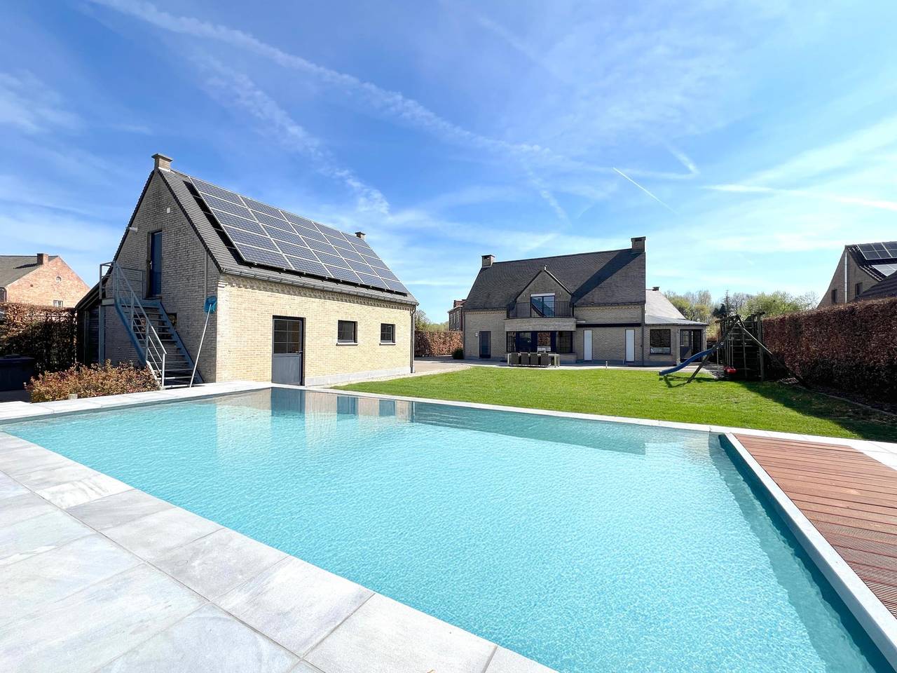 Schöne Villa mit Pool und Sauna
 in Heers, Limburg (Belgien)