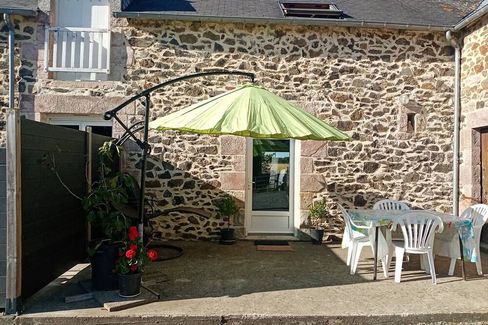 Gîte \"aux nids d'hirondelles\", 8 kms from the beach. in Hénansal, Región de Dinan